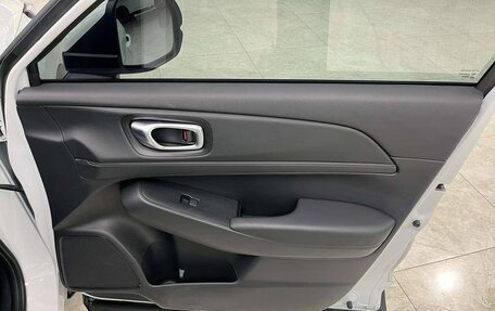 Honda Vezel, 2024 год, 2 060 000 рублей, 21 фотография