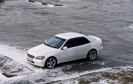 Toyota Altezza, 2002 год, 930 000 рублей, 1 фотография