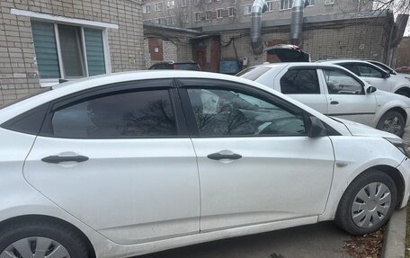 Hyundai Solaris II рестайлинг, 2015 год, 600 000 рублей, 3 фотография