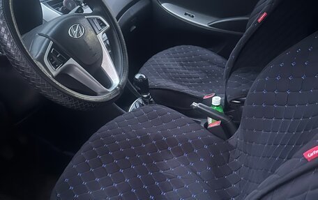 Hyundai Solaris II рестайлинг, 2015 год, 600 000 рублей, 5 фотография