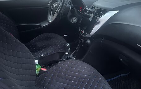 Hyundai Solaris II рестайлинг, 2015 год, 600 000 рублей, 8 фотография