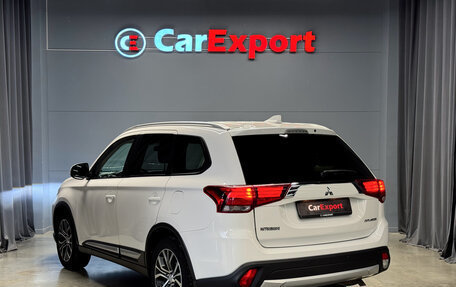 Mitsubishi Outlander III рестайлинг 3, 2018 год, 1 720 000 рублей, 2 фотография