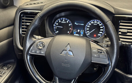 Mitsubishi Outlander III рестайлинг 3, 2018 год, 1 720 000 рублей, 17 фотография