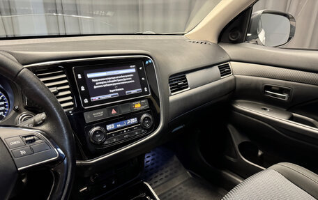 Mitsubishi Outlander III рестайлинг 3, 2018 год, 1 720 000 рублей, 19 фотография