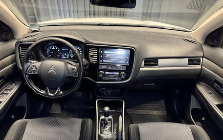 Mitsubishi Outlander III рестайлинг 3, 2018 год, 1 720 000 рублей, 24 фотография