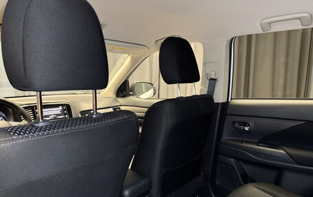 Mitsubishi Outlander III рестайлинг 3, 2018 год, 1 720 000 рублей, 22 фотография