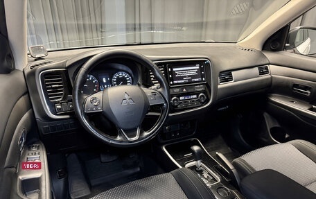 Mitsubishi Outlander III рестайлинг 3, 2018 год, 1 720 000 рублей, 21 фотография