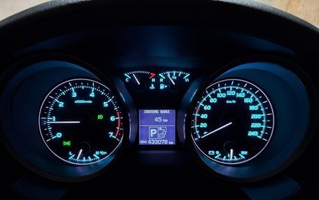 Toyota Land Cruiser 200, 2008 год, 2 350 000 рублей, 23 фотография