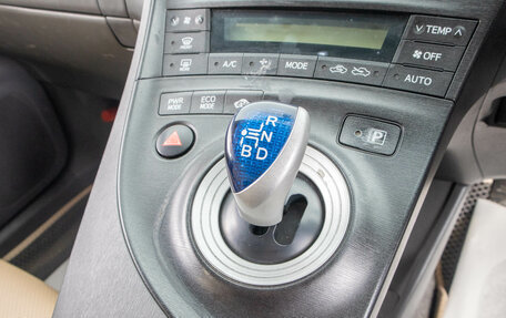 Toyota Prius, 2010 год, 1 049 000 рублей, 24 фотография