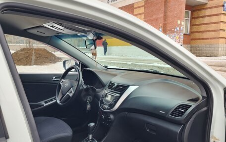 Hyundai Solaris II рестайлинг, 2012 год, 990 000 рублей, 8 фотография