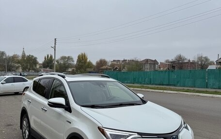 Toyota RAV4, 2017 год, 3 299 999 рублей, 6 фотография
