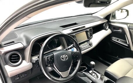 Toyota RAV4, 2017 год, 3 299 999 рублей, 11 фотография