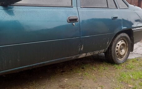 Daewoo Nexia I рестайлинг, 1999 год, 130 000 рублей, 3 фотография