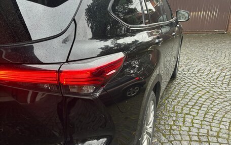 Toyota Highlander, 2022 год, 6 200 000 рублей, 4 фотография