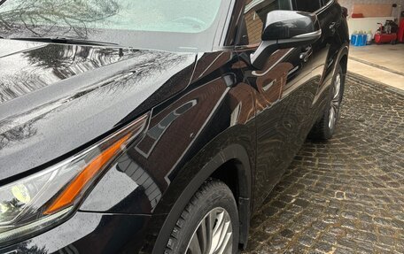 Toyota Highlander, 2022 год, 6 200 000 рублей, 3 фотография