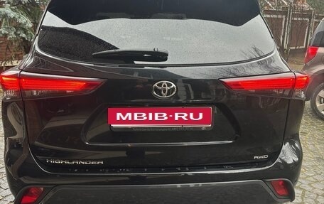 Toyota Highlander, 2022 год, 6 200 000 рублей, 2 фотография