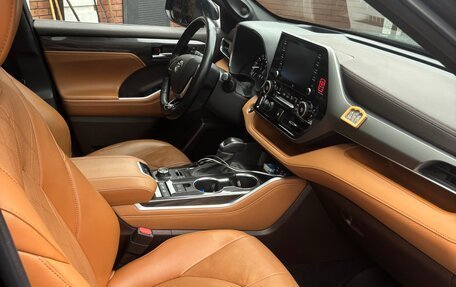 Toyota Highlander, 2022 год, 6 200 000 рублей, 9 фотография