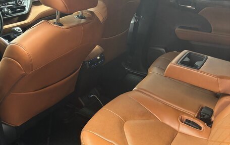 Toyota Highlander, 2022 год, 6 200 000 рублей, 10 фотография