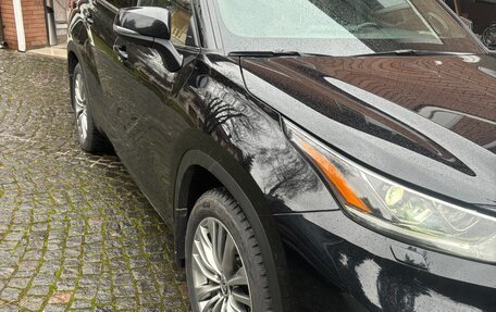 Toyota Highlander, 2022 год, 6 200 000 рублей, 6 фотография