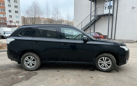 Mitsubishi Outlander III рестайлинг 3, 2013 год, 1 630 000 рублей, 4 фотография