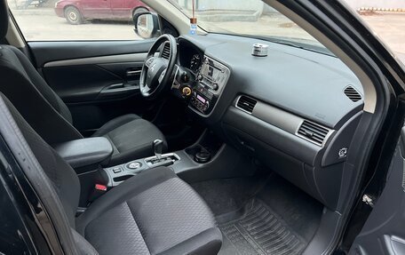 Mitsubishi Outlander III рестайлинг 3, 2013 год, 1 630 000 рублей, 8 фотография