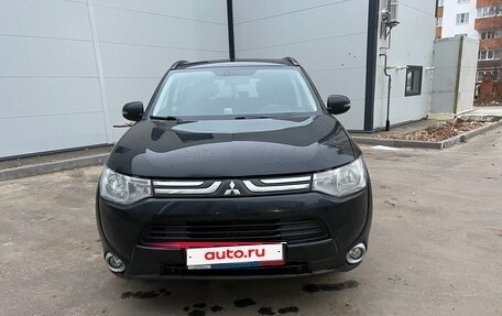 Mitsubishi Outlander III рестайлинг 3, 2013 год, 1 630 000 рублей, 2 фотография