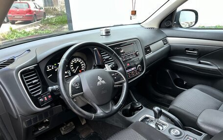 Mitsubishi Outlander III рестайлинг 3, 2013 год, 1 630 000 рублей, 10 фотография