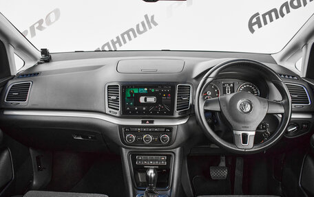 Volkswagen Sharan II, 2012 год, 1 470 000 рублей, 10 фотография