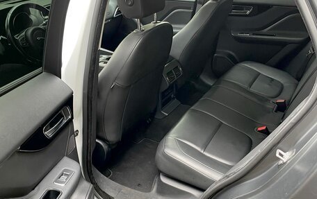 Jaguar F-Pace, 2016 год, 2 770 000 рублей, 26 фотография