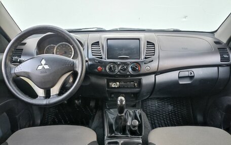 Mitsubishi L200 IV рестайлинг, 2013 год, 1 155 000 рублей, 12 фотография