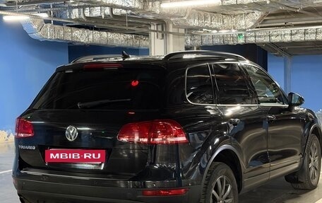 Volkswagen Touareg III, 2011 год, 1 900 000 рублей, 8 фотография