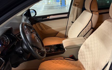 Volkswagen Touareg III, 2011 год, 1 900 000 рублей, 10 фотография