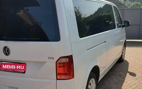 Volkswagen Caravelle T6 рестайлинг, 2016 год, 4 500 000 рублей, 2 фотография