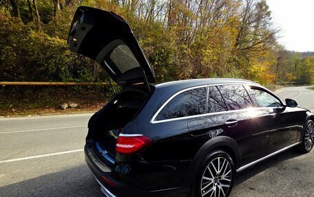 Mercedes-Benz E-Класс, 2019 год, 2 800 000 рублей, 5 фотография