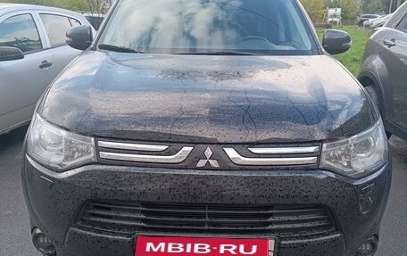 Mitsubishi Outlander III рестайлинг 3, 2013 год, 1 750 000 рублей, 1 фотография