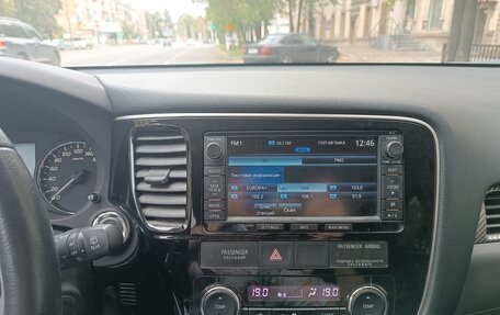 Mitsubishi Outlander III рестайлинг 3, 2013 год, 1 750 000 рублей, 3 фотография