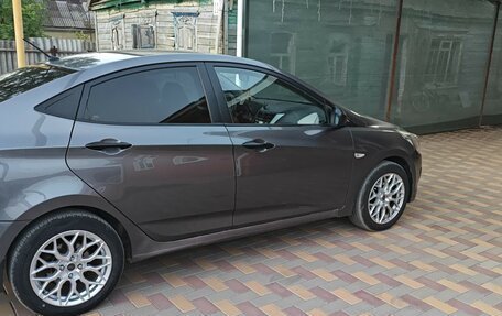 Hyundai Solaris II рестайлинг, 2015 год, 750 000 рублей, 4 фотография