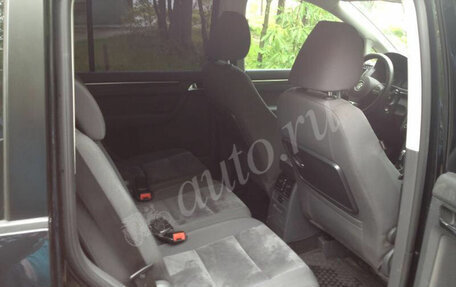 Volkswagen Touran III, 2011 год, 756 000 рублей, 2 фотография