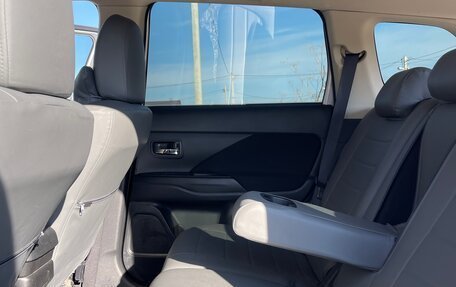 Mitsubishi Outlander III рестайлинг 3, 2013 год, 1 400 000 рублей, 2 фотография