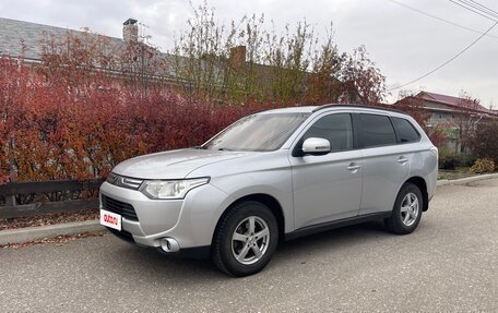 Mitsubishi Outlander III рестайлинг 3, 2013 год, 1 400 000 рублей, 14 фотография