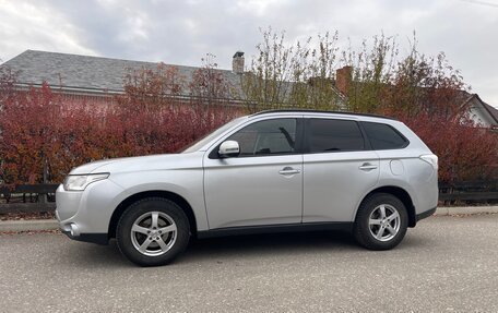 Mitsubishi Outlander III рестайлинг 3, 2013 год, 1 400 000 рублей, 16 фотография