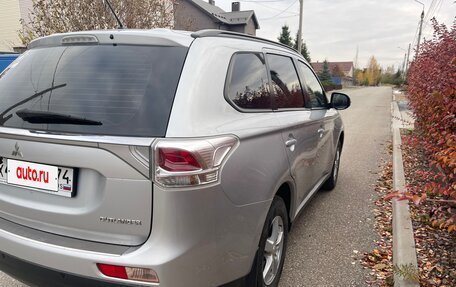 Mitsubishi Outlander III рестайлинг 3, 2013 год, 1 400 000 рублей, 12 фотография