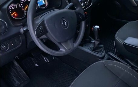 Renault Logan II, 2018 год, 850 000 рублей, 5 фотография