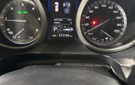 Toyota Land Cruiser Prado 150 рестайлинг 2, 2014 год, 3 300 000 рублей, 10 фотография