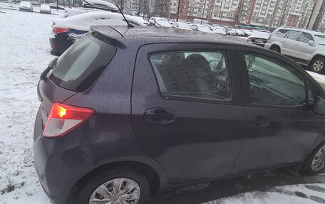 Toyota Yaris XP150 рестайлинг, 2013 год, 880 000 рублей, 3 фотография