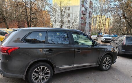 Mitsubishi Outlander III рестайлинг 3, 2015 год, 1 820 000 рублей, 2 фотография