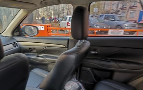 Mitsubishi Outlander III рестайлинг 3, 2015 год, 1 820 000 рублей, 11 фотография