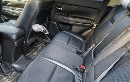 Mitsubishi Outlander III рестайлинг 3, 2015 год, 1 820 000 рублей, 12 фотография