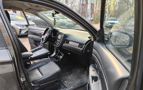 Mitsubishi Outlander III рестайлинг 3, 2015 год, 1 820 000 рублей, 18 фотография