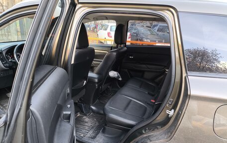 Mitsubishi Outlander III рестайлинг 3, 2015 год, 1 820 000 рублей, 9 фотография